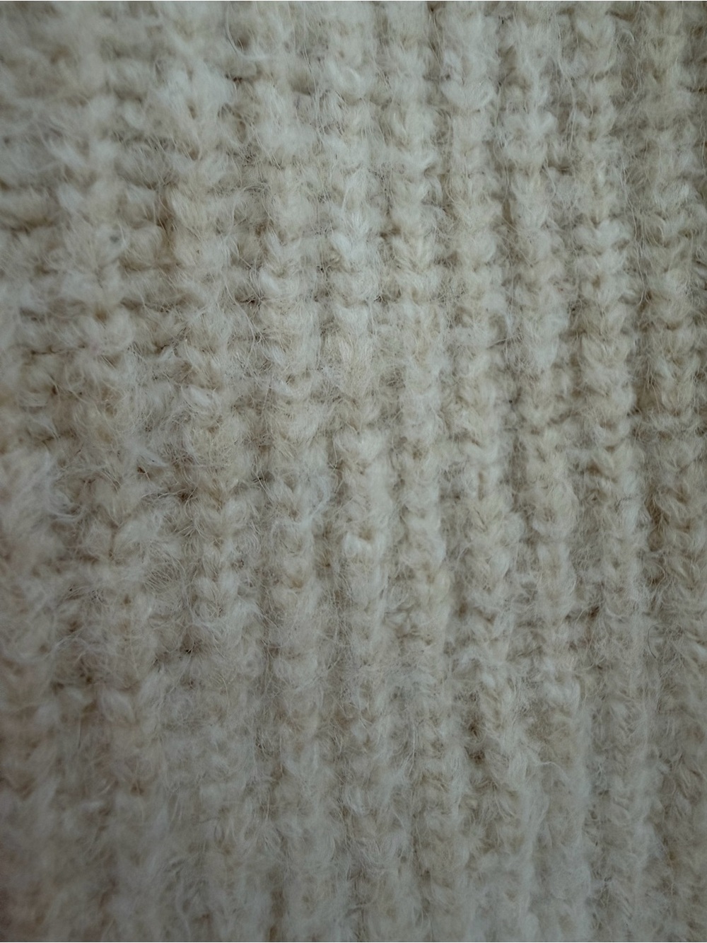 Uniqlo Cream V-Neck Ribbed Knit Sweater - Picture 4 of 4